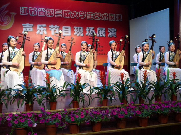 11.05.31 我校在江苏省第三届大学生艺术展演声乐小合唱比赛中获一等奖.jpg
