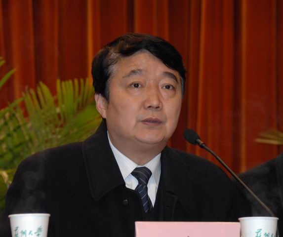 调整大小 全校干部大会02420.jpg