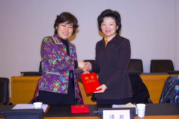 10.03.09 纪念国际劳动妇女节100周年2.jpg