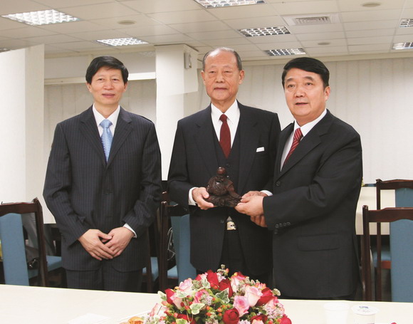 10.04.09 苏州大学访问团出席台湾东吴大学110周年校庆典6.jpg