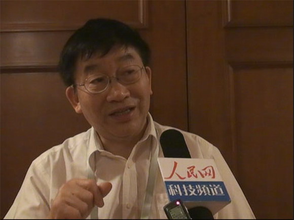 10.06.11 两院院士大会期间，人民网记者专访我校李述汤院士.jpg