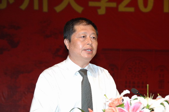 10.09.06 2010级研究生开学典礼隆重举行2.jpg