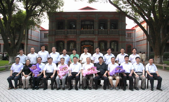 10.09.09 罗志军省长莅临我校慰问教师.jpg