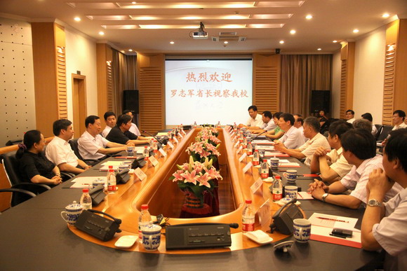10.09.09 罗志军省长莅临我校慰问教师1.jpg
