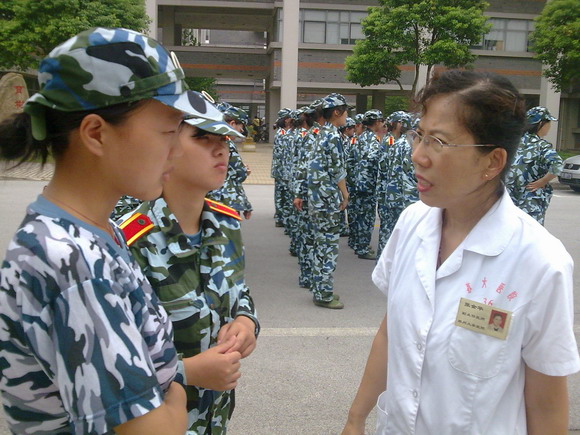 10.09.15 苏州大学新生体检与军训医疗保障工作顺利完成.jpg