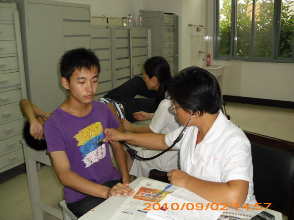 10.09.15 苏州大学新生体检与军训医疗保障工作顺利完成1.jpg
