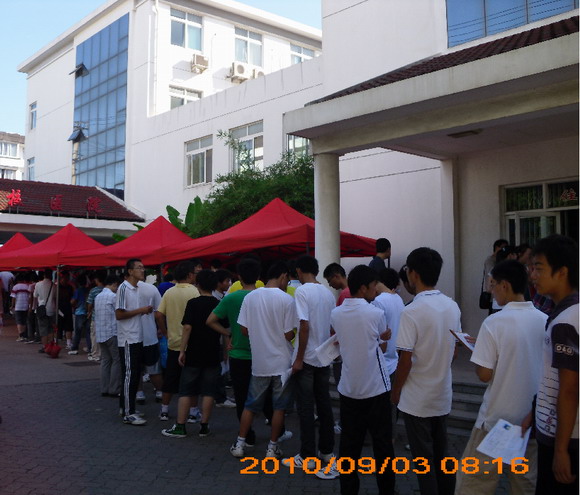 10.09.15 苏州大学新生体检与军训医疗保障工作顺利完成2.jpg