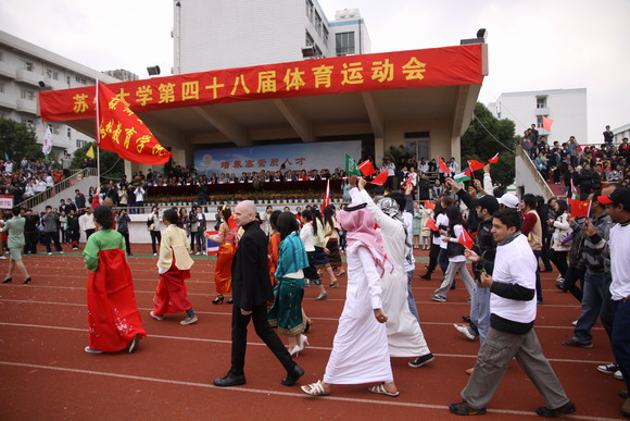 10.11.01 我校隆重举行第48届校运会1.jpg