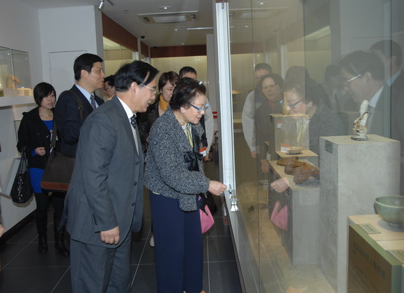 10.11.04 香港总会张永珍会长一行莅临我校访问5.jpg