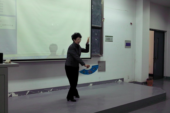 11.03.18 京剧名家黄孝慈授课苏大.jpg