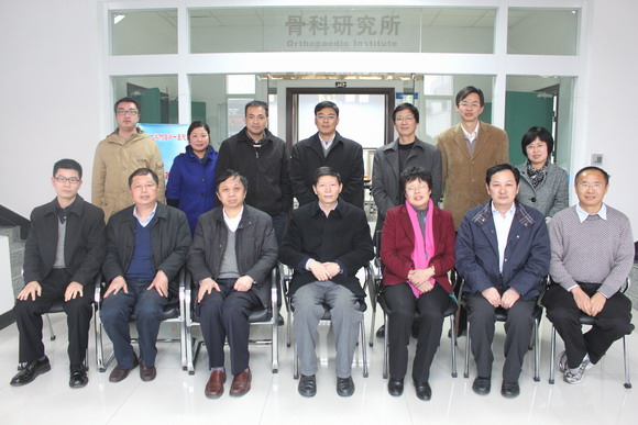 11.03.21 朱秀林校长一行听取骨科研究所工作汇报.jpg