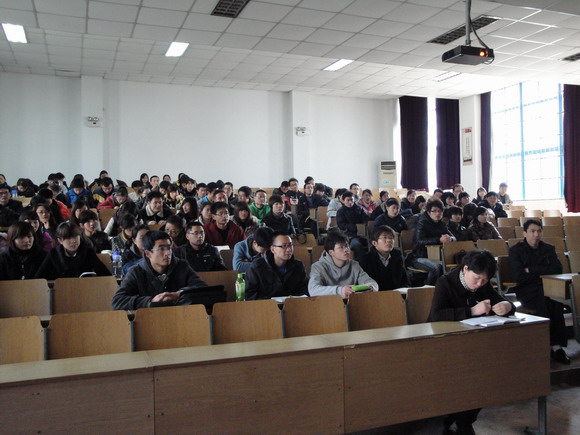 11.03.28 体育学院召开研究生党员大会3.jpg