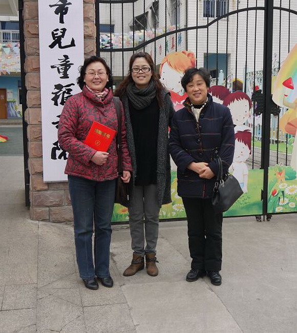 11.03.28 我校女教职工庆“三八”系列活动之二----绒线编织大赛5.jpg
