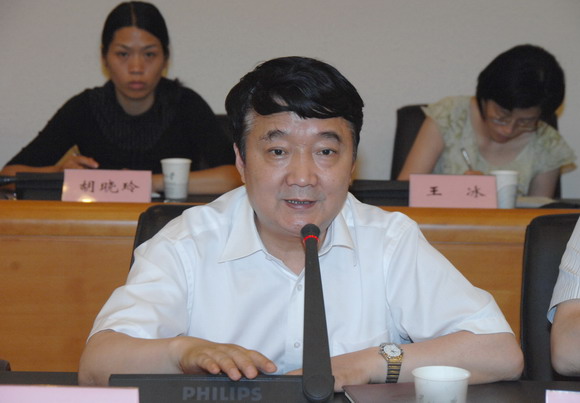 11.06.29 我校举行庆祝中国共产党成立90周年师生座谈会1.jpg