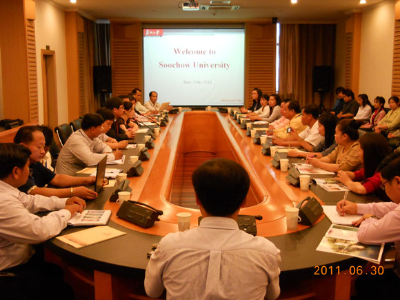 11.07.01 商务部国际商务官员研修学院老挝国际合作业务培训班官员访问我校.jpg