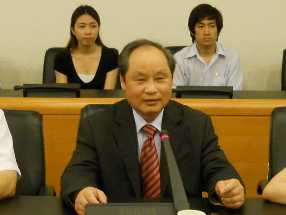 11.07.01 商务部国际商务官员研修学院老挝国际合作业务培训班官员访问我校1.jpg