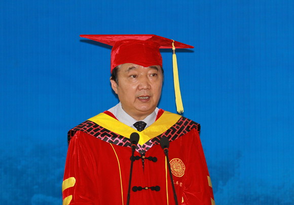 11.07.04 我校隆重举行2011届硕士、博士研究生毕业典礼暨学位授予仪式7.jpg