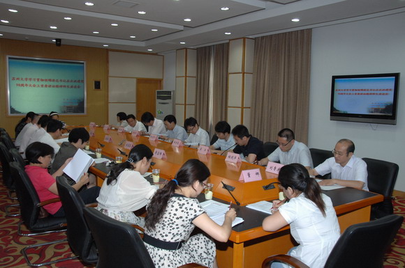 11.07.06 我校召开学习贯彻胡锦涛总书记“七一”重要讲话精神师生座谈会.jpg
