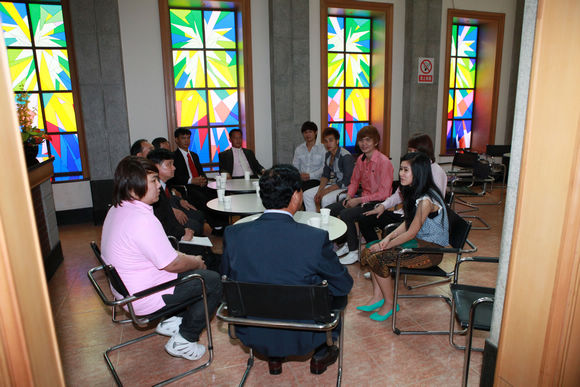 11.08.24 学 生 老挝来访.jpg