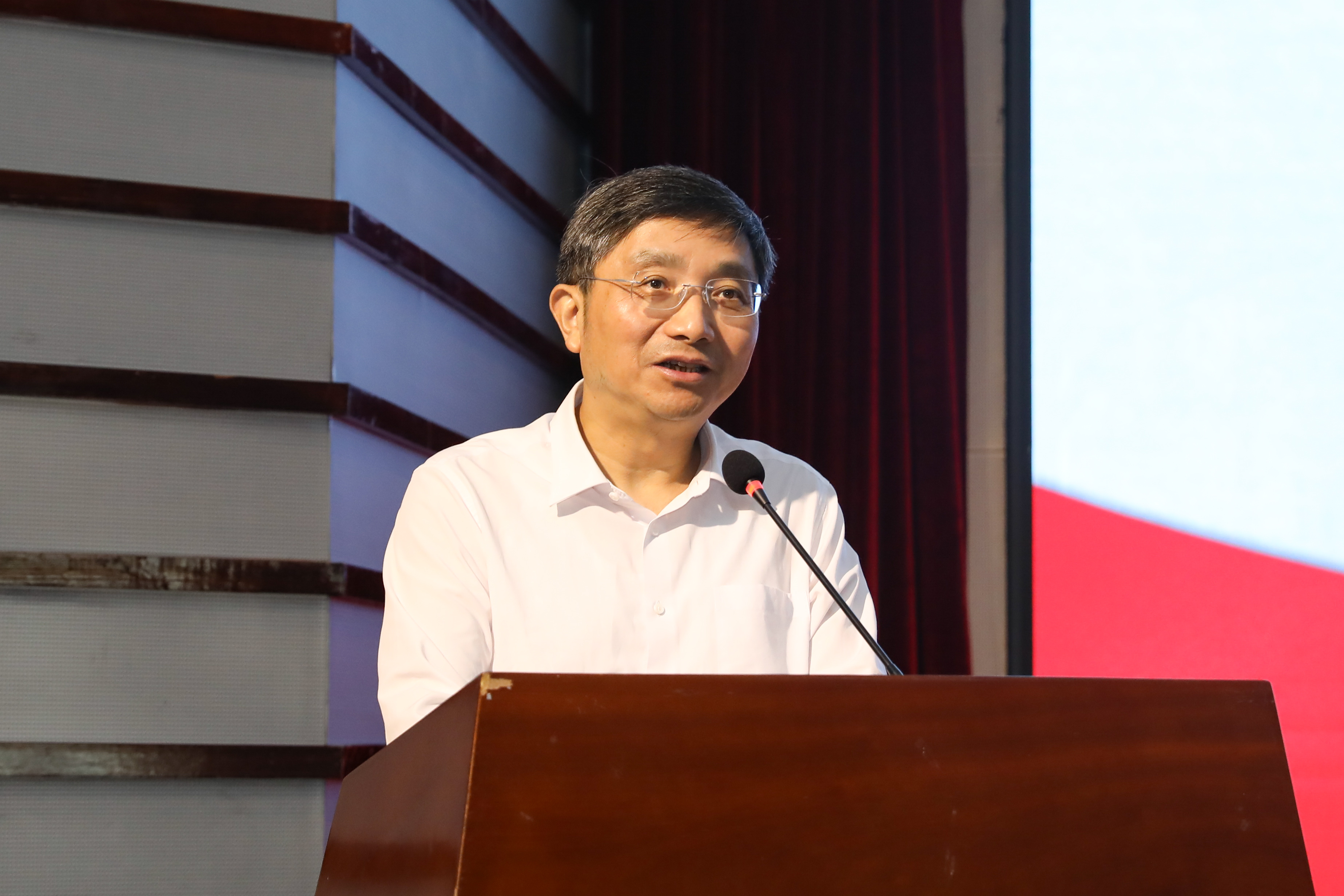 随后,沈明荣副校长和侯耀武副区长分别代表苏州大学和扬州市江都区