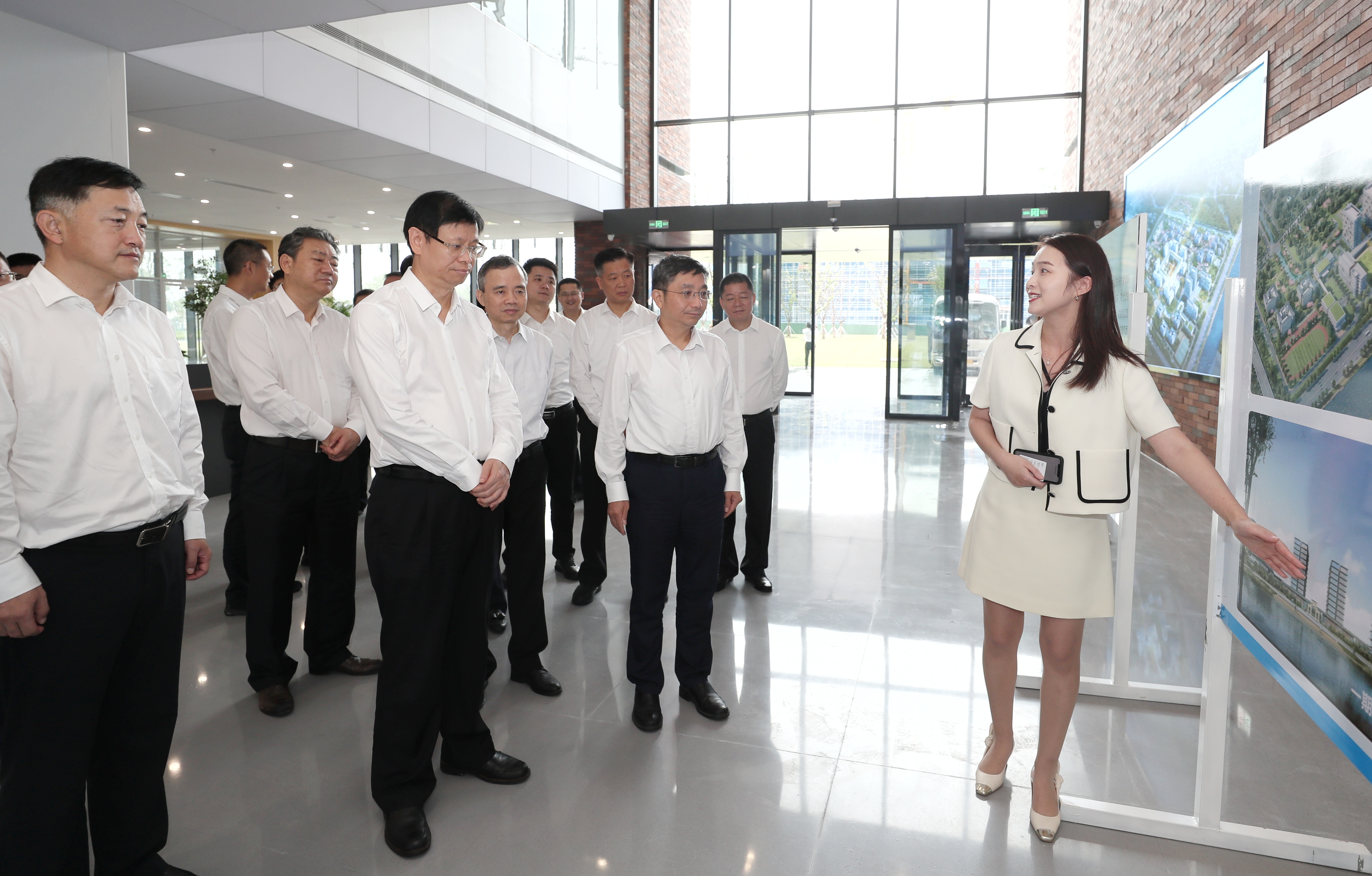 省委常委、苏州市委书记许昆林一行调研苏州大学未来校区