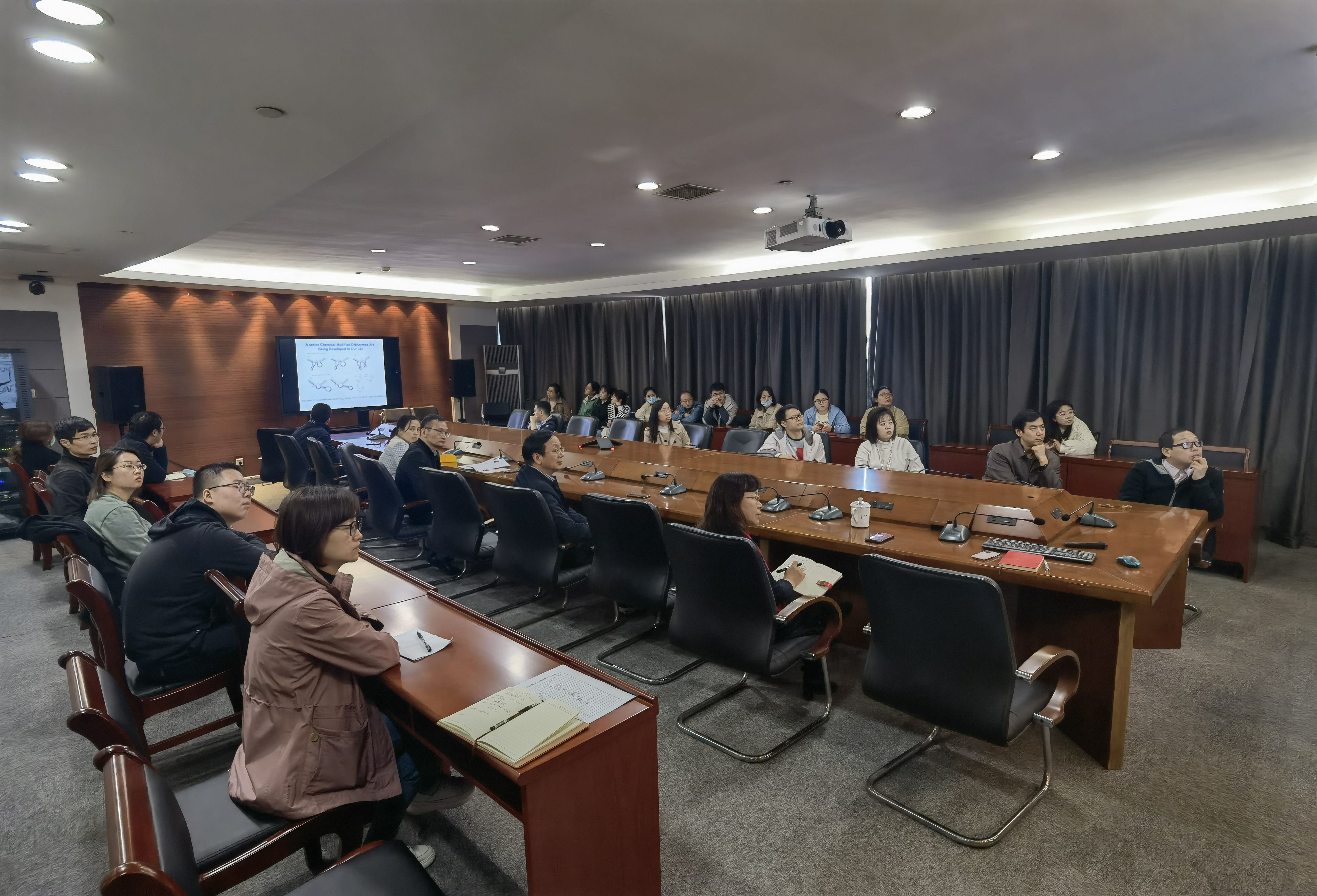 苏州大学苏州医学院"新星·热点"青年学术沙龙在炳麟图书馆820会议室