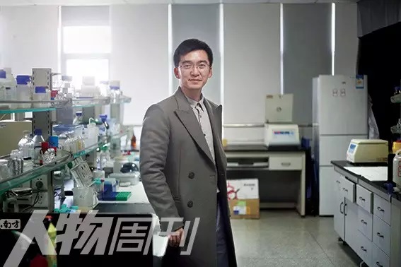 南方人物周刊何耀为癌细胞录像