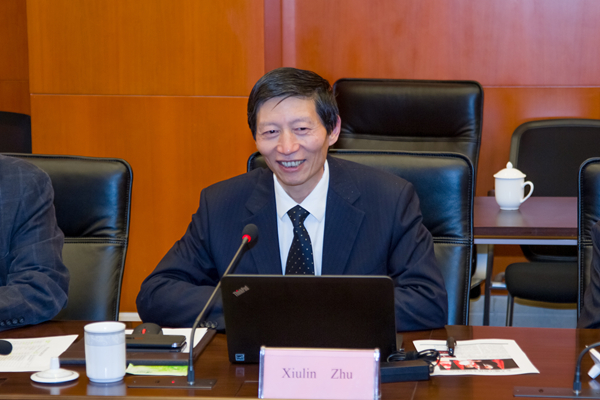 朱秀林首先代表我校对安省大学校长们的来访表示热烈欢迎.